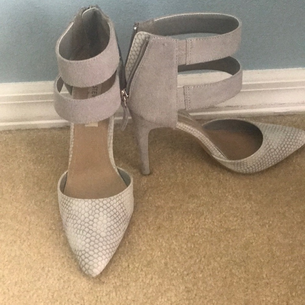 Steve Madden Grey Suede faux snake skin heel